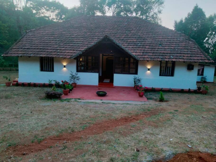 A Quaint Cottage With Rajah'S Seat View. Madikeri Eksteriør billede