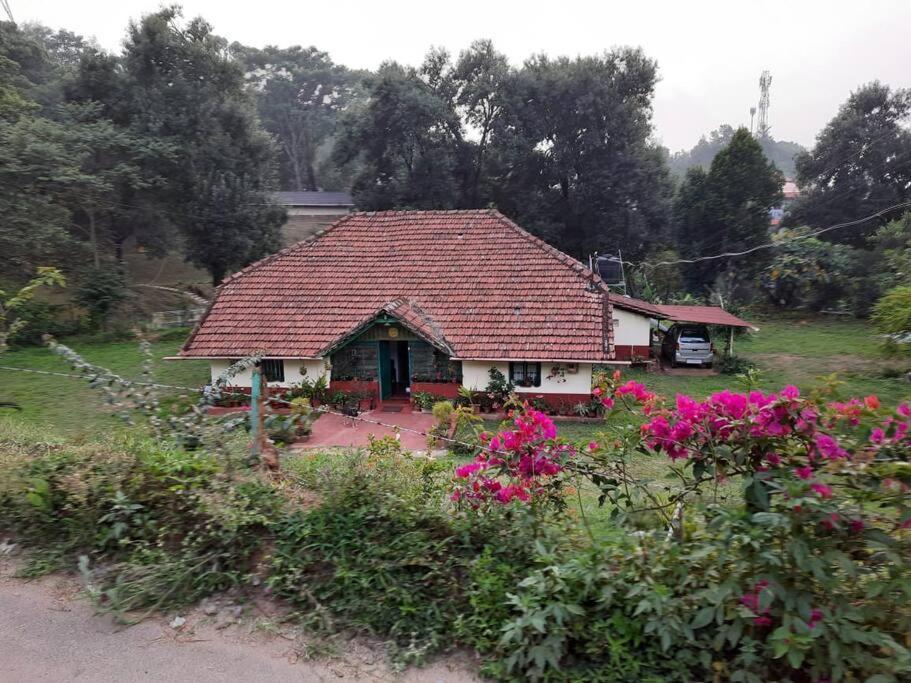 A Quaint Cottage With Rajah'S Seat View. Madikeri Eksteriør billede